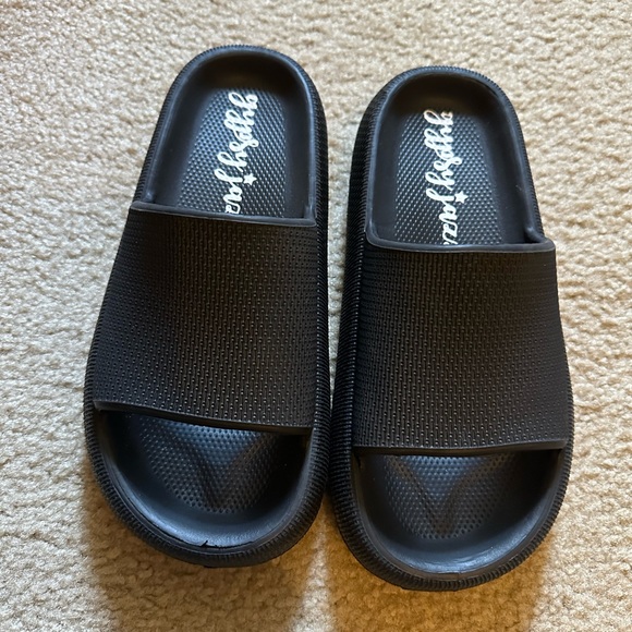 Gypsy Jazz Foam Slides - Picture 1 of 3